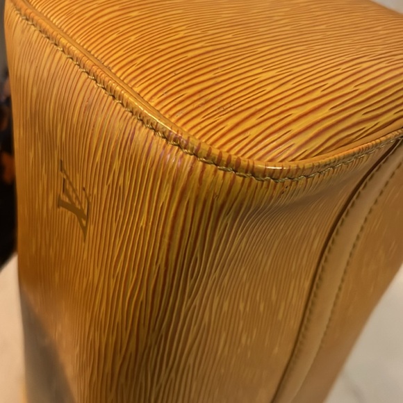 Louis Vuitton Yellow Epi Speedy 25 Hand Bag - Picture 8 of 16